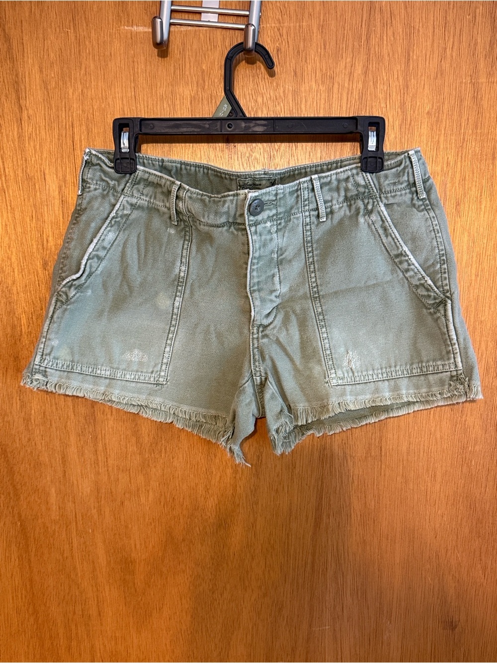 American Eagle Outfitters Olive Frayed-Hem Utility Chino Shorts sz 4